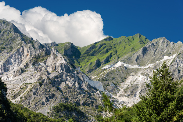  Weißer Mamor-Steinbruch von Carrara in den Apuanischen Alpen