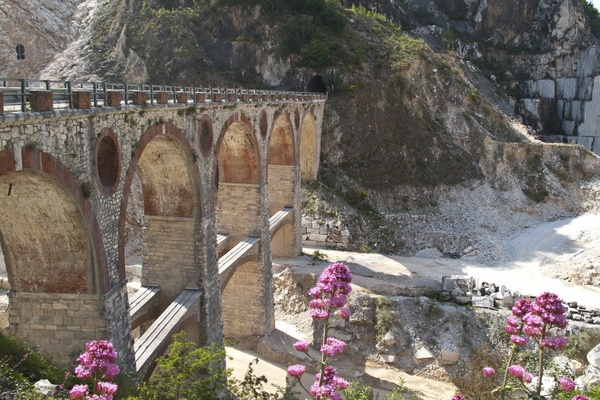 Weißer Mamor - Schlucht in Carrara - Ponti di Vara Weißer Mamor - Schlucht in Carrara - Ponti di Vara Weißer Mamor - Schlucht in Carrara - Ponti di Vara Weißer Mamor - Schlucht in Carrara - Ponti di Vara