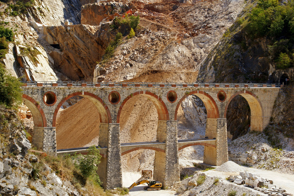 Weißer Mamor - Schlucht in Carrara Weißer Mamor - Schlucht in Carrara - Ponti di Vara